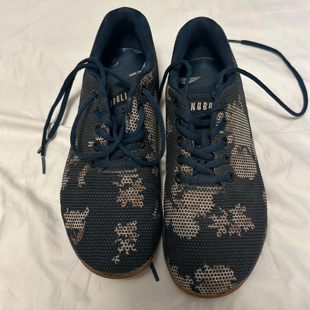 No Bull blue floral print shoe with gum sole, womens US size 9, mens US size 7.5